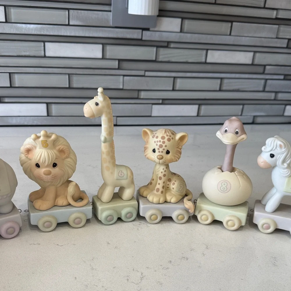 Precious Moments Pastel Animal Parade Shelf Decor